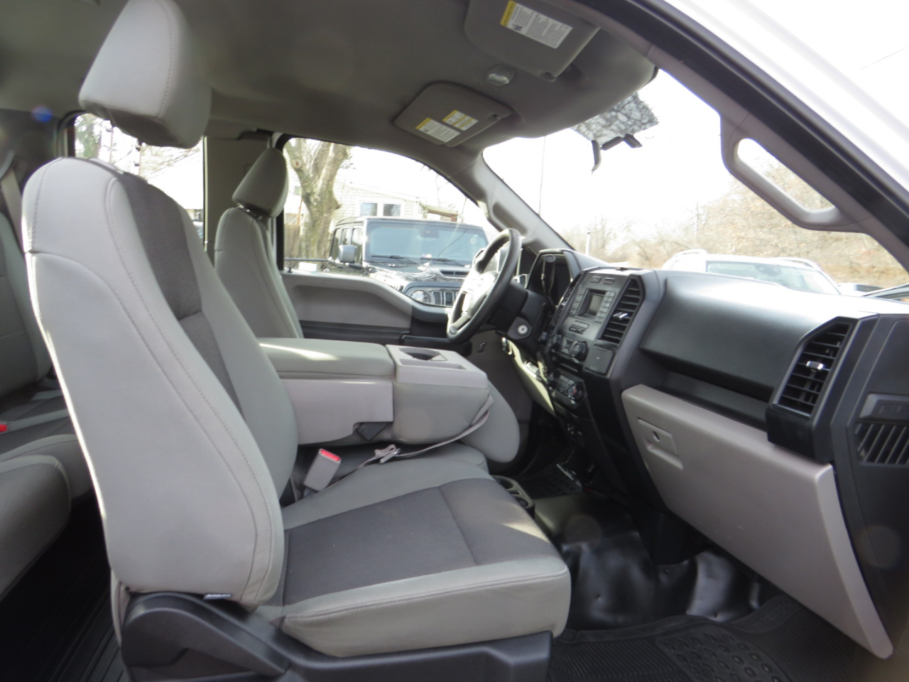 Ford F-150 4WD SuperCab 163" Lariat w/HD Payload Pkg 2015