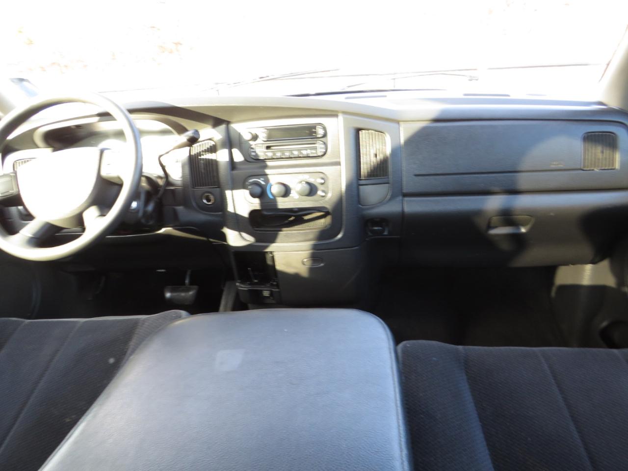 Dodge Ram 1500 4dr Quad Cab 140.5" WB 4WD SLT 2005