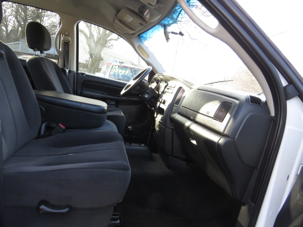 Dodge Ram 1500 4dr Quad Cab 140.5" WB 4WD SLT 2005