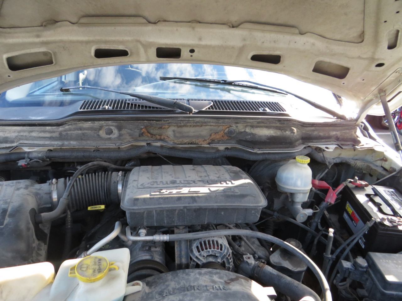 Dodge Ram 1500 4dr Quad Cab 140.5" WB 4WD SLT 2005