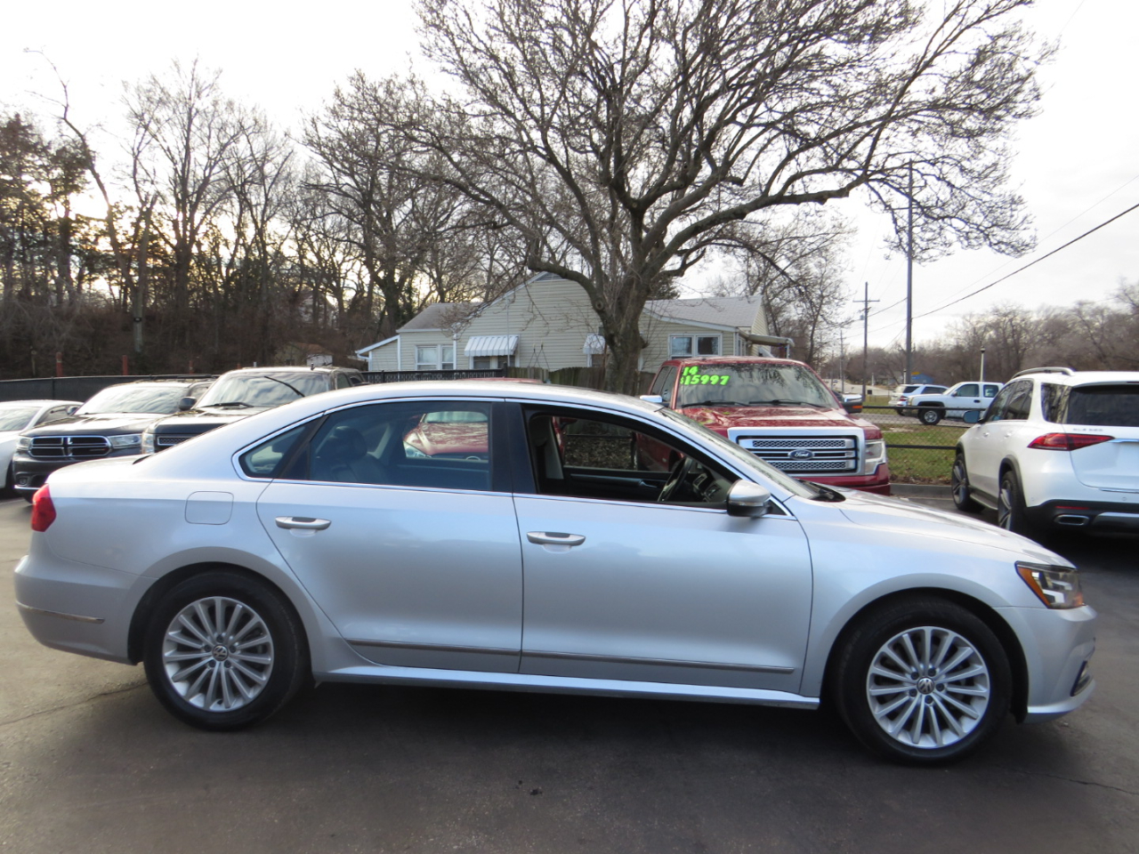 Volkswagen Passat 4dr Sdn 1.8T Auto SE PZEV 2016