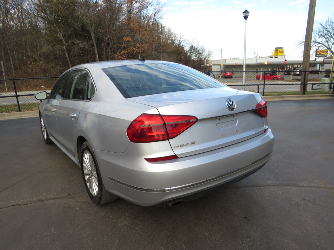 Volkswagen Passat 4dr Sdn 1.8T Auto SE PZEV 2016