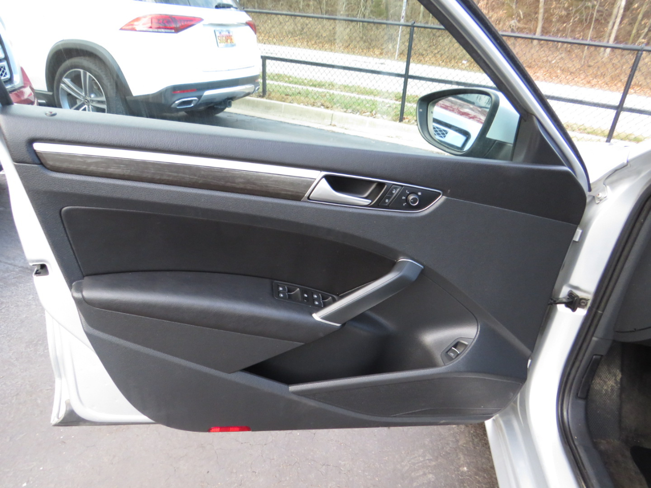 Volkswagen Passat 4dr Sdn 1.8T Auto SE PZEV 2016