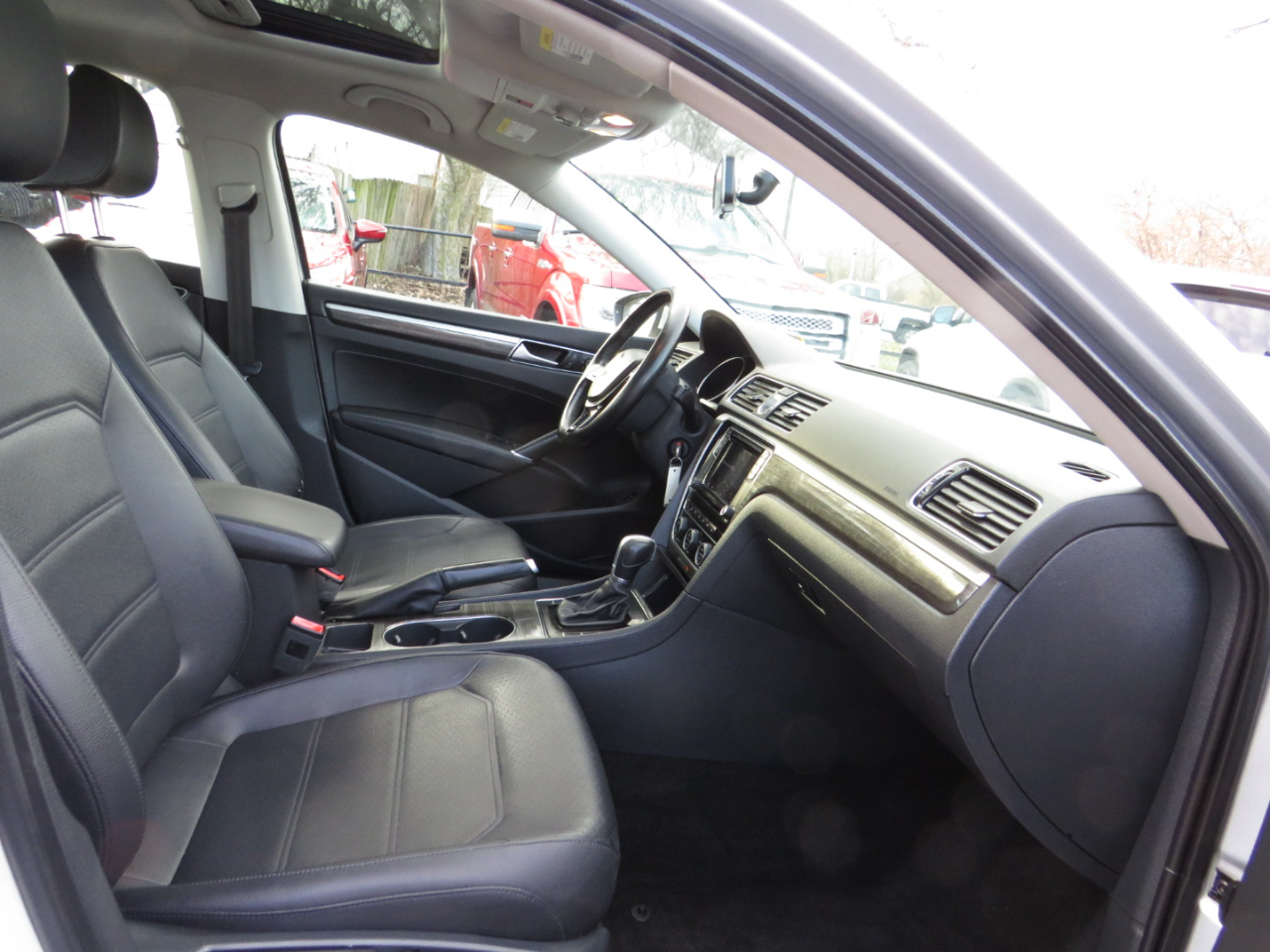 Volkswagen Passat 4dr Sdn 1.8T Auto SE PZEV 2016