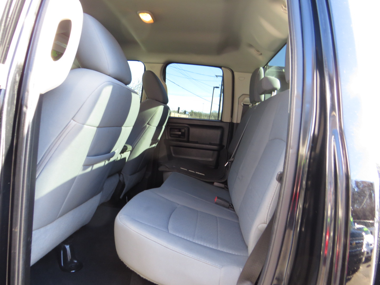 RAM 1500 4WD Quad Cab 140.5" Express 2013