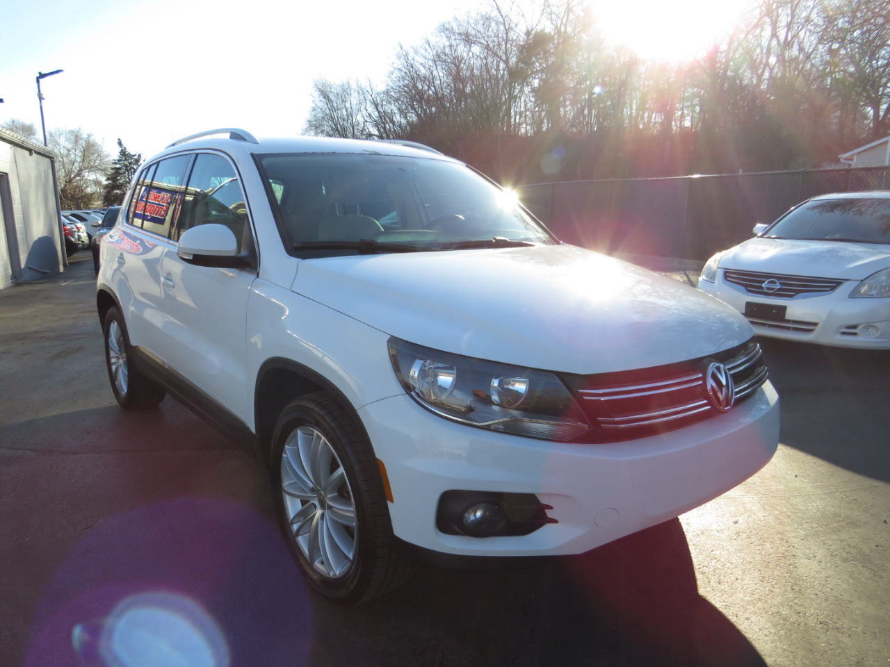 Volkswagen Tiguan 2WD 4dr Auto SE w/Sunroof & Nav 2012