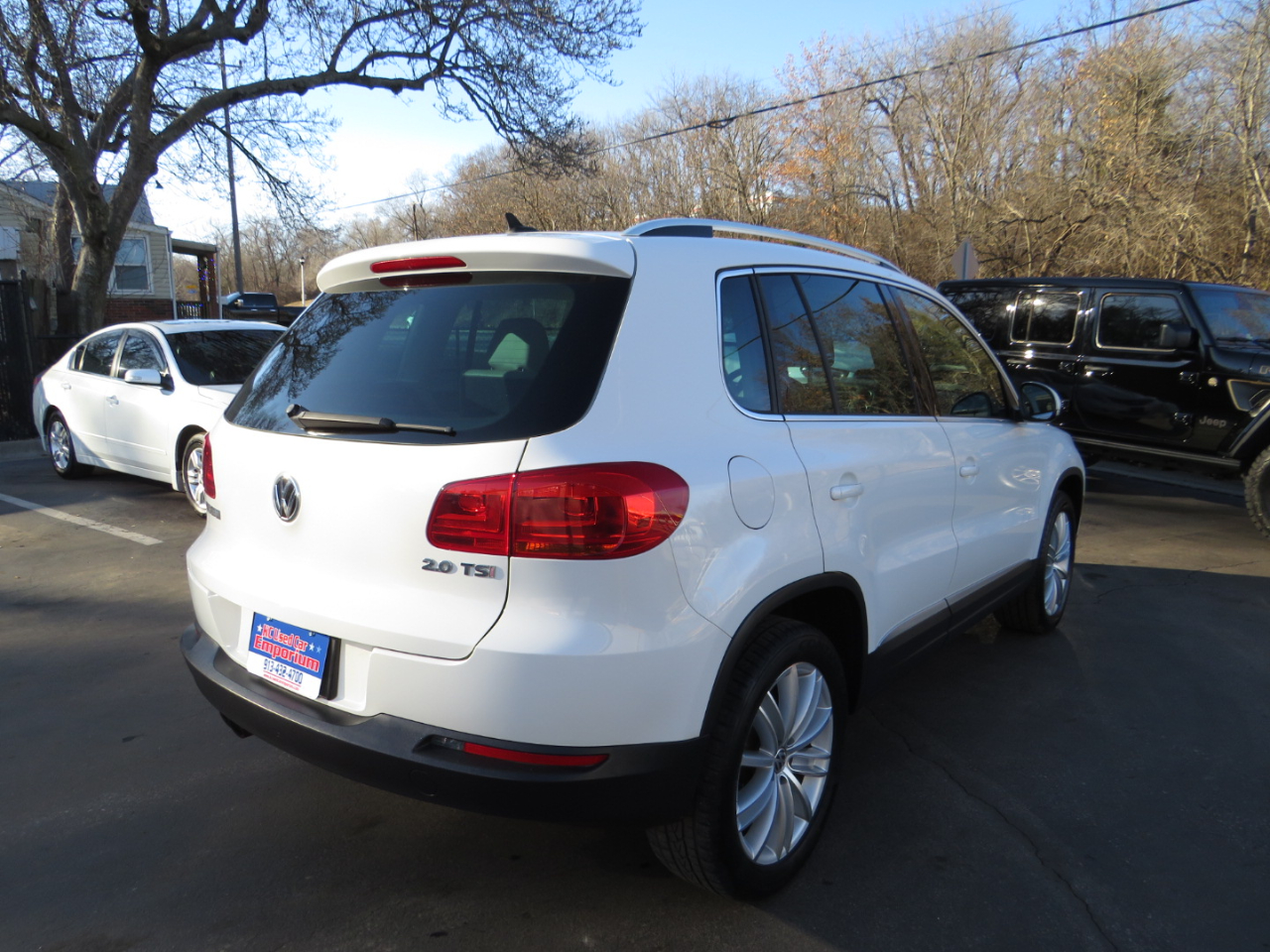 Volkswagen Tiguan 2WD 4dr Auto SE w/Sunroof & Nav 2012