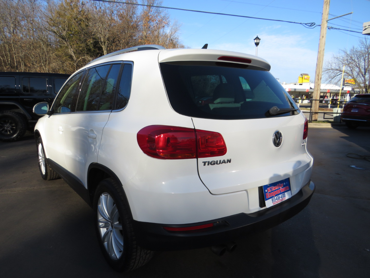 Volkswagen Tiguan 2WD 4dr Auto SE w/Sunroof & Nav 2012