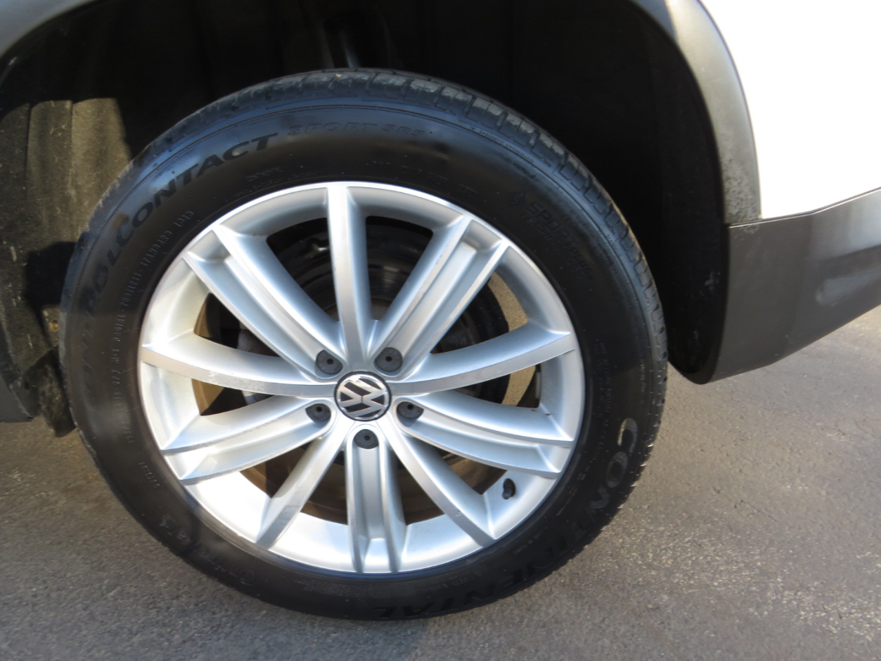 Volkswagen Tiguan 2WD 4dr Auto SE w/Sunroof & Nav 2012