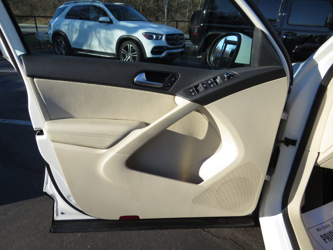 Volkswagen Tiguan 2WD 4dr Auto SE w/Sunroof & Nav 2012