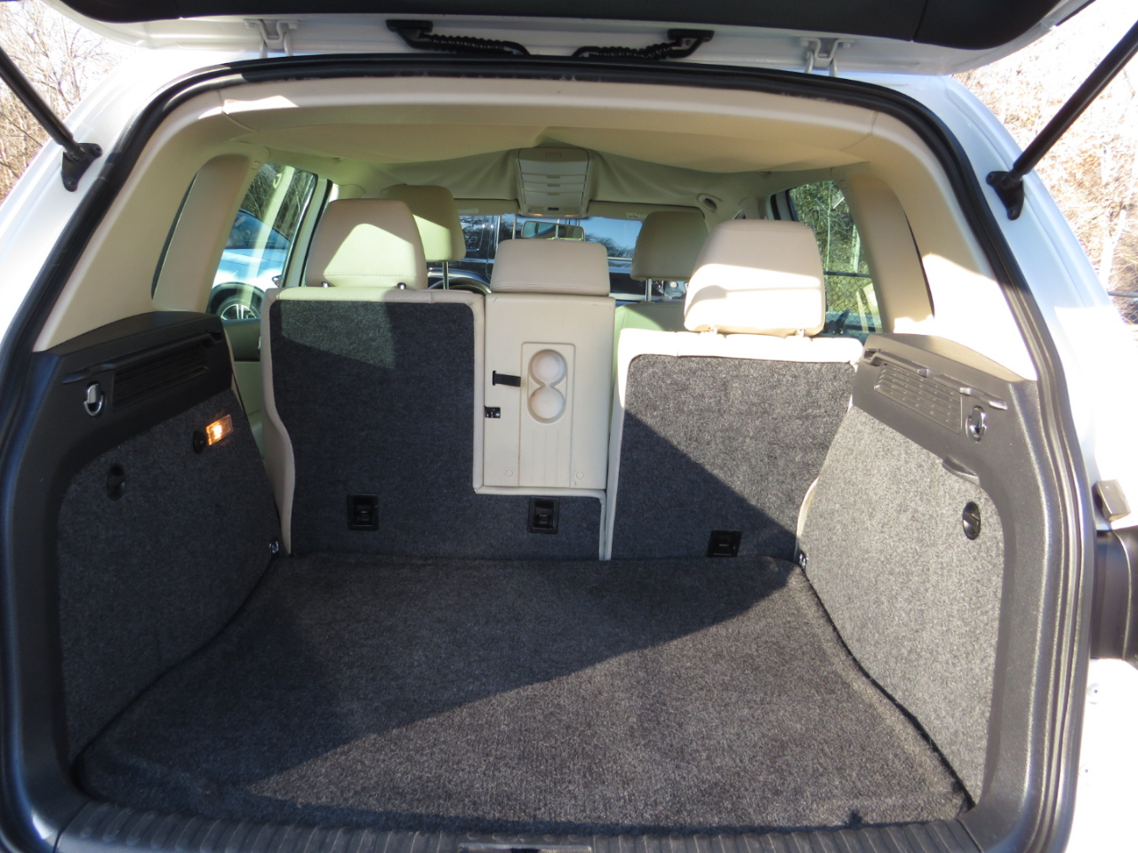 Volkswagen Tiguan 2WD 4dr Auto SE w/Sunroof & Nav 2012