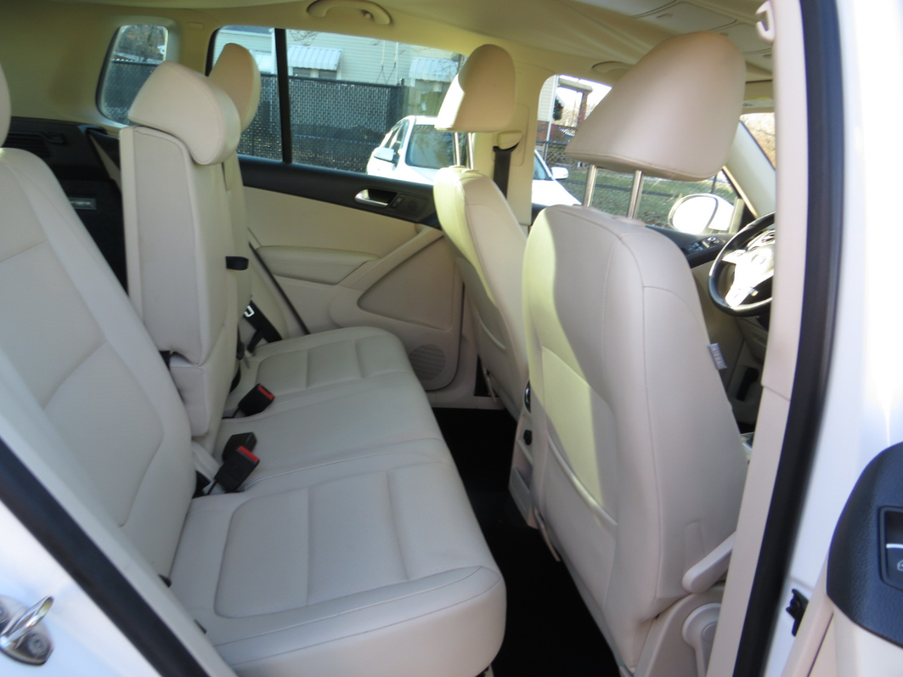 Volkswagen Tiguan 2WD 4dr Auto SE w/Sunroof & Nav 2012