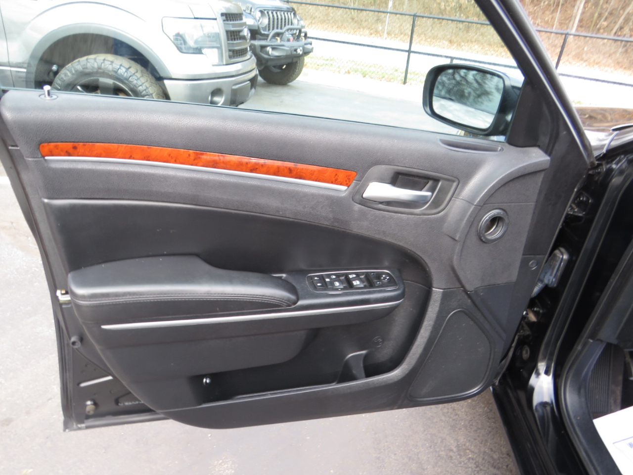 Chrysler 300 4dr Sdn AWD 2014