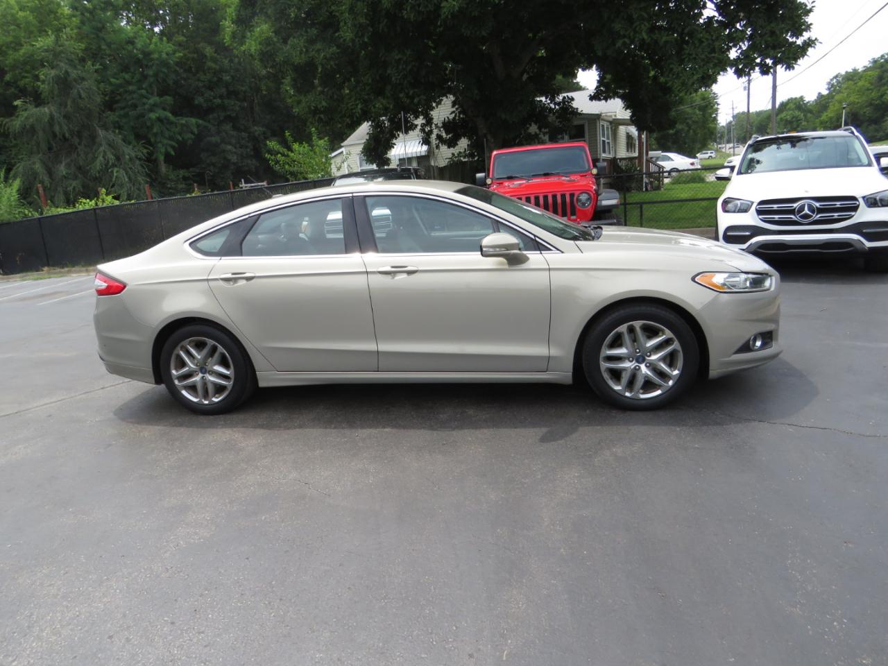 Ford Fusion 4dr Sdn SE FWD 2015