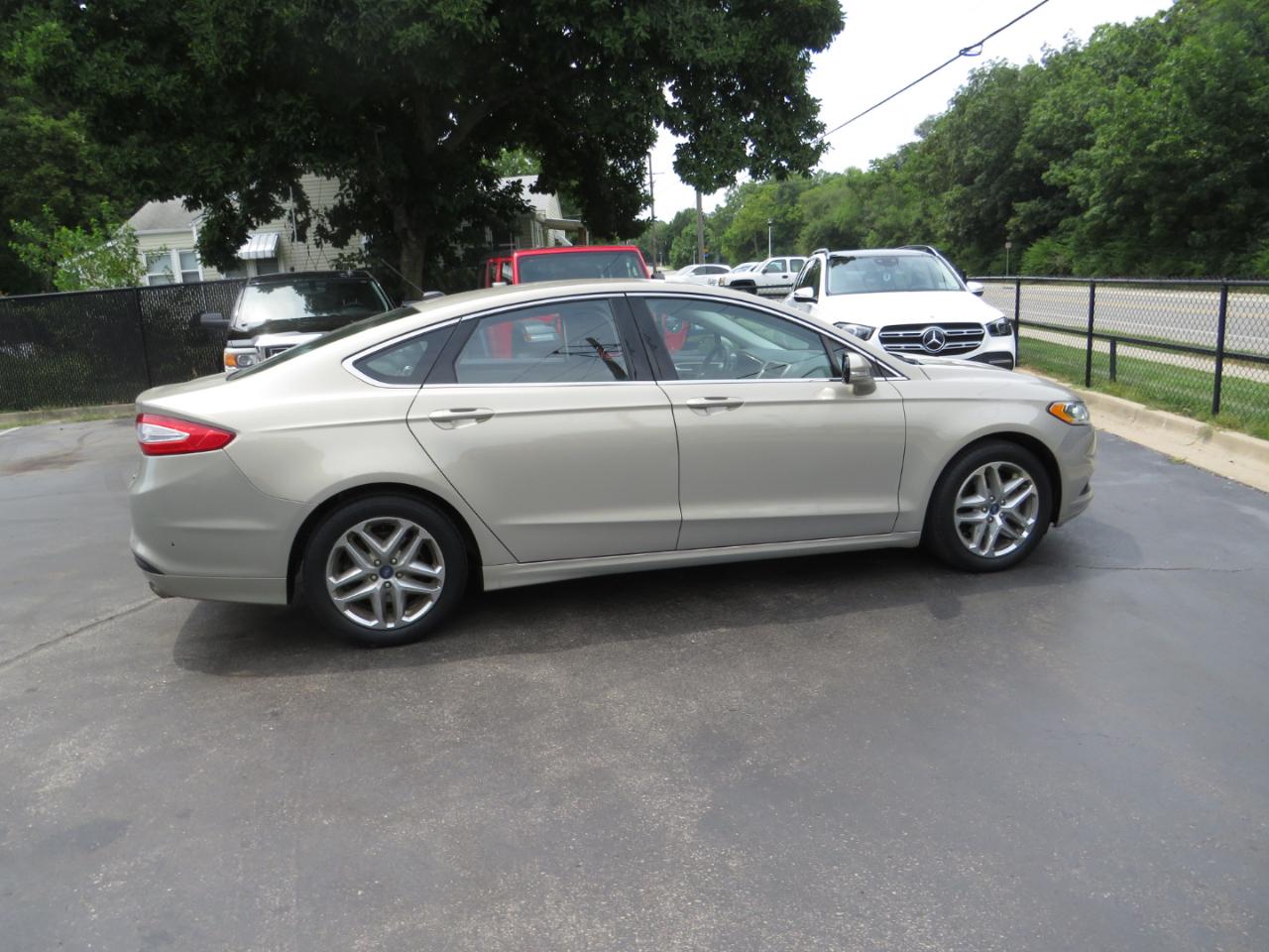 Ford Fusion 4dr Sdn SE FWD 2015