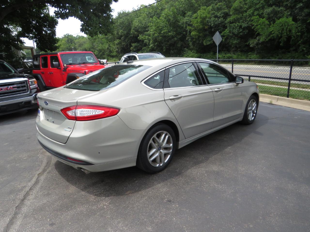 Ford Fusion 4dr Sdn SE FWD 2015
