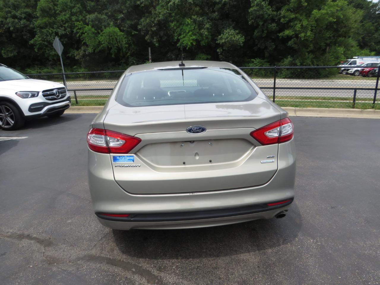 Ford Fusion 4dr Sdn SE FWD 2015