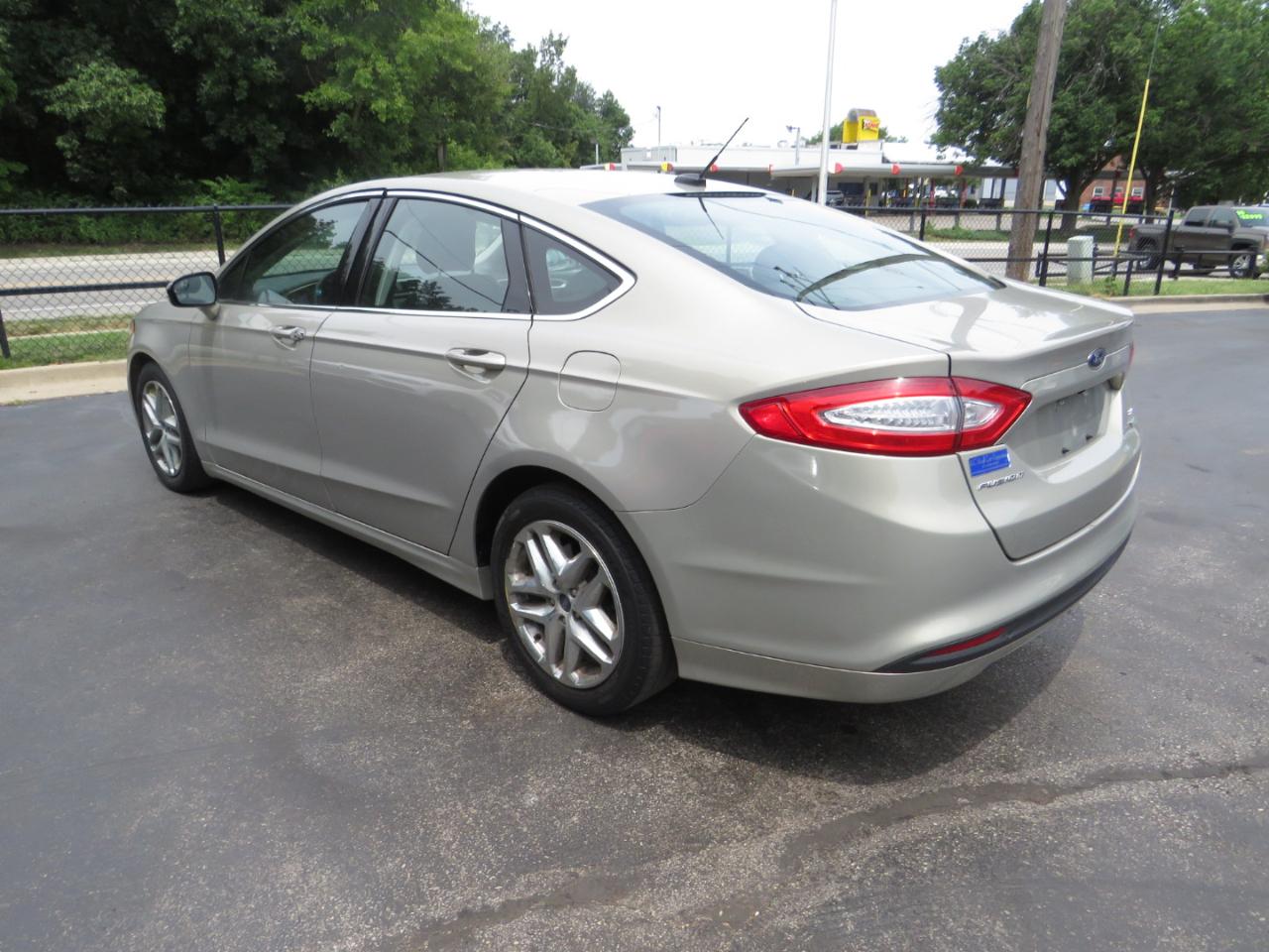 Ford Fusion 4dr Sdn SE FWD 2015