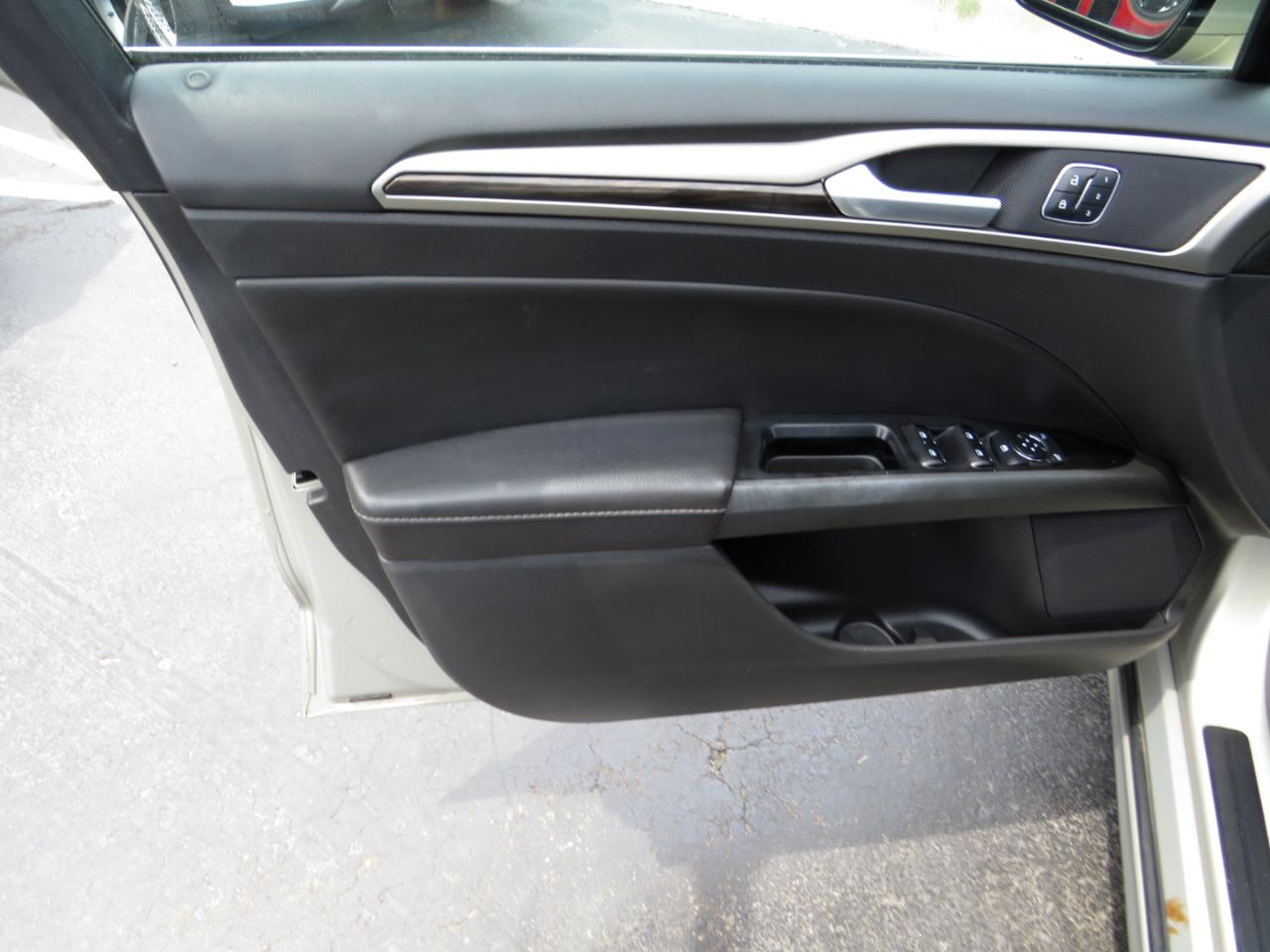 Ford Fusion 4dr Sdn SE FWD 2015