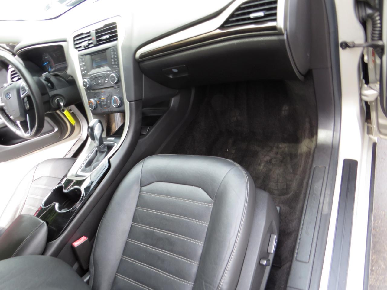 Ford Fusion 4dr Sdn SE FWD 2015