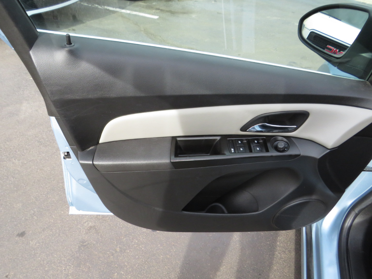 Chevrolet Cruze 4dr Sdn LS 2012