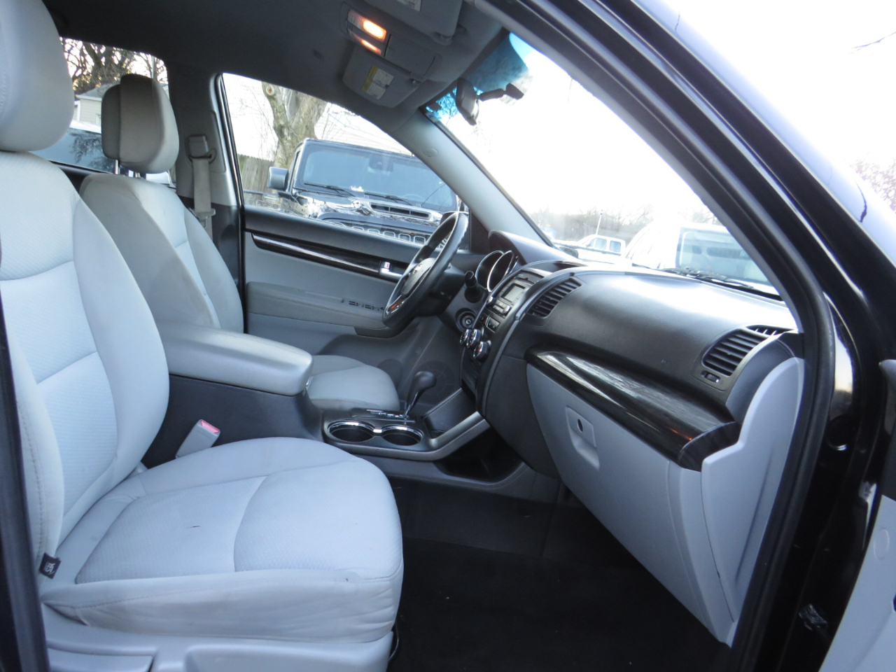 Kia Sorento 2WD 4dr V6 LX 2012