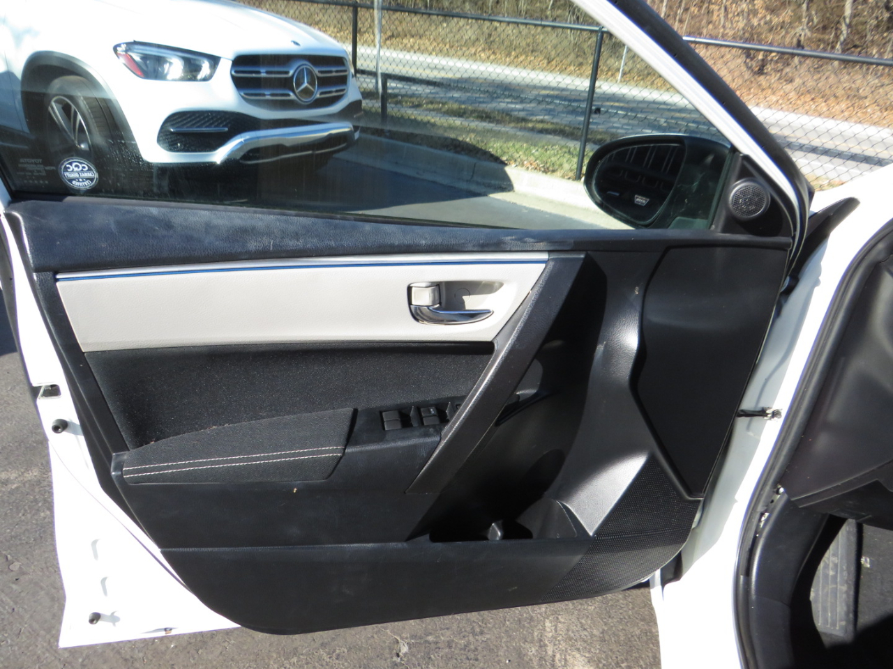 Toyota Corolla 4dr Sdn CVT LE Premium (Natl) 2015