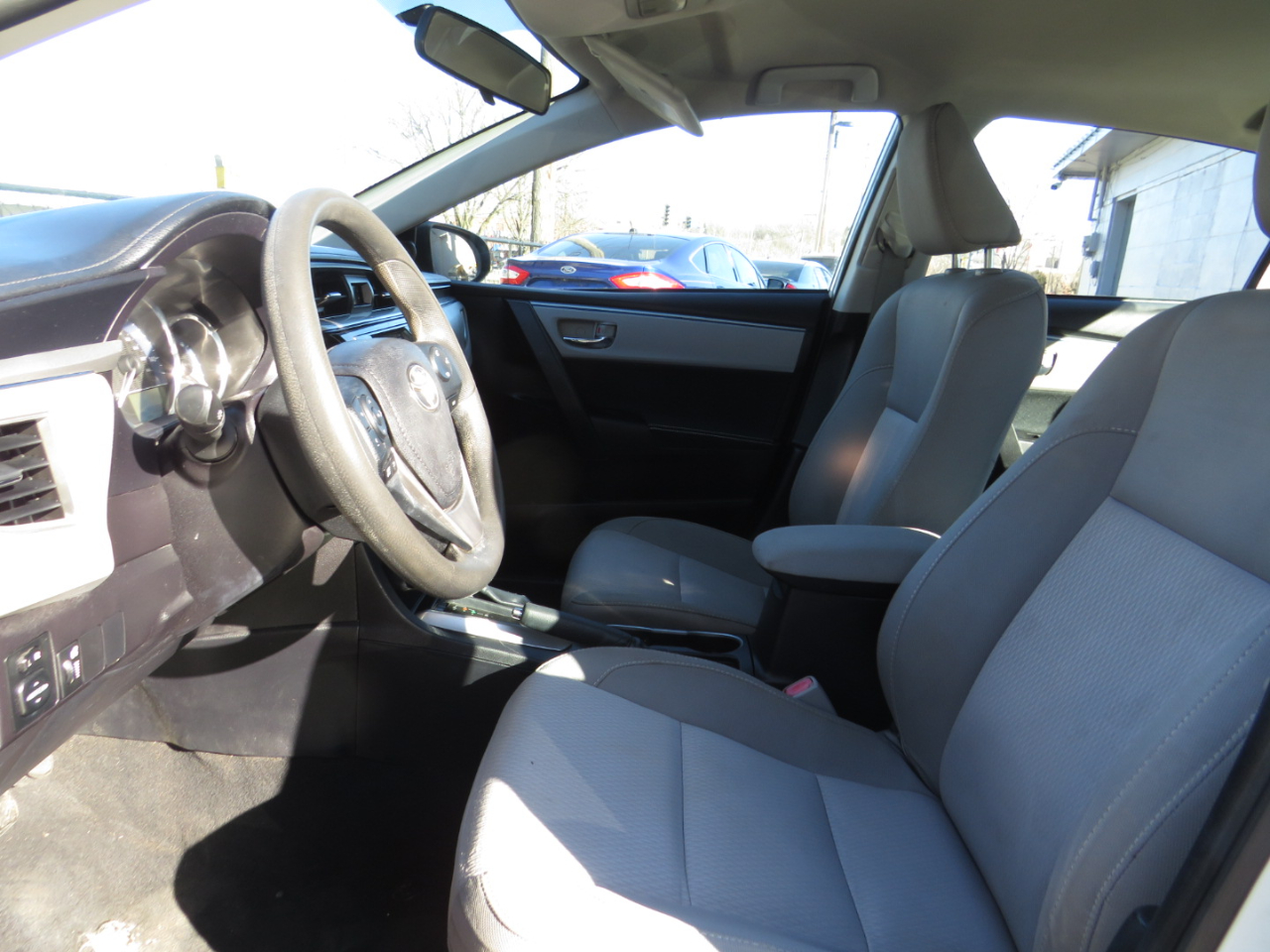 Toyota Corolla 4dr Sdn CVT LE Premium (Natl) 2015