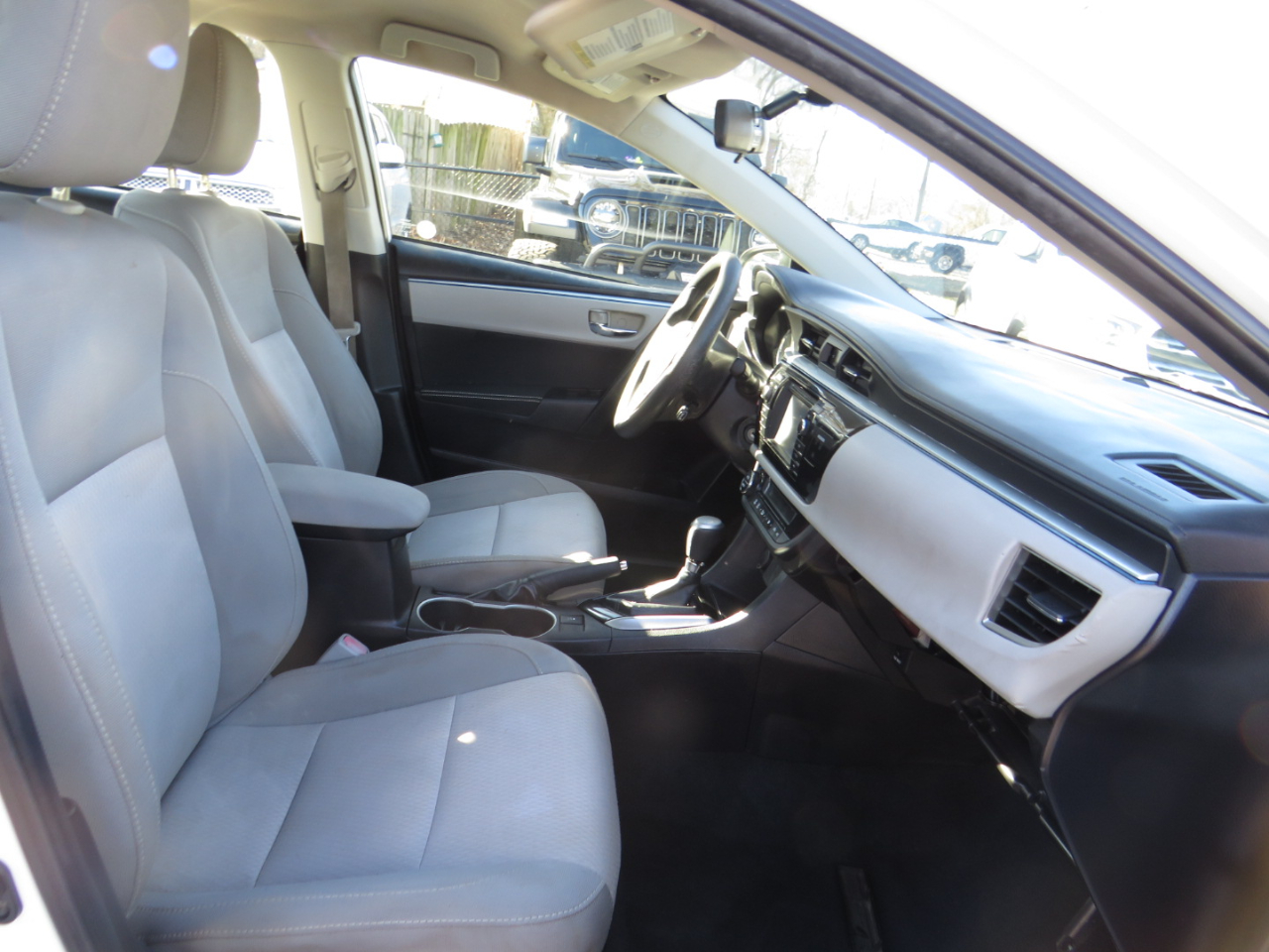 Toyota Corolla 4dr Sdn CVT LE Premium (Natl) 2015