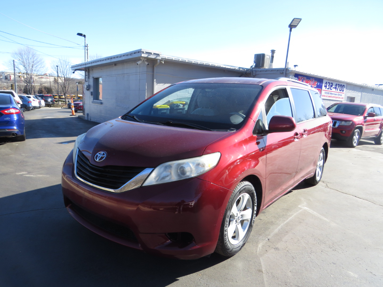 Toyota Sienna 5dr 7-Pass Van V6 LE FWD (Natl) 2011