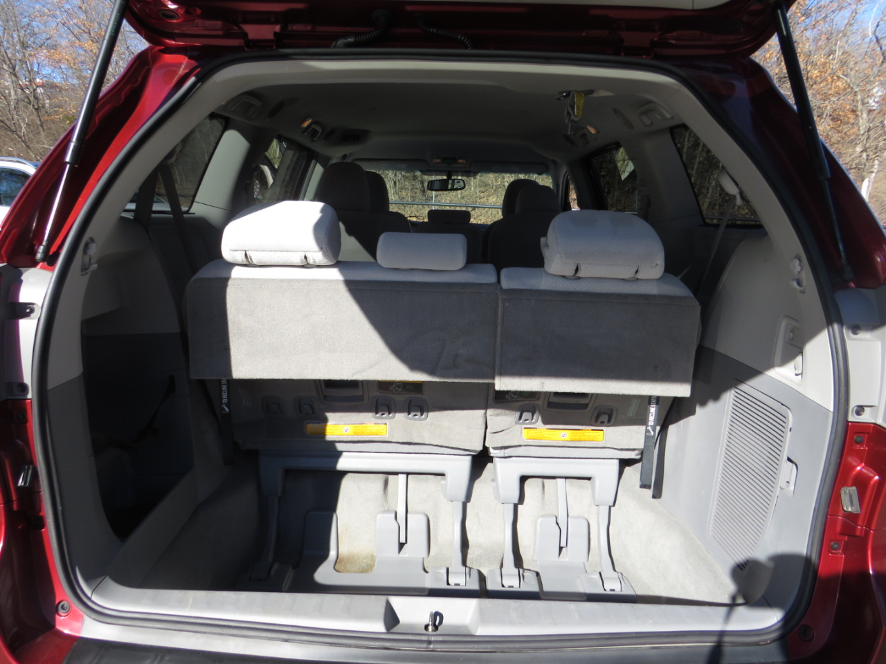 Toyota Sienna 5dr 7-Pass Van V6 LE FWD (Natl) 2011