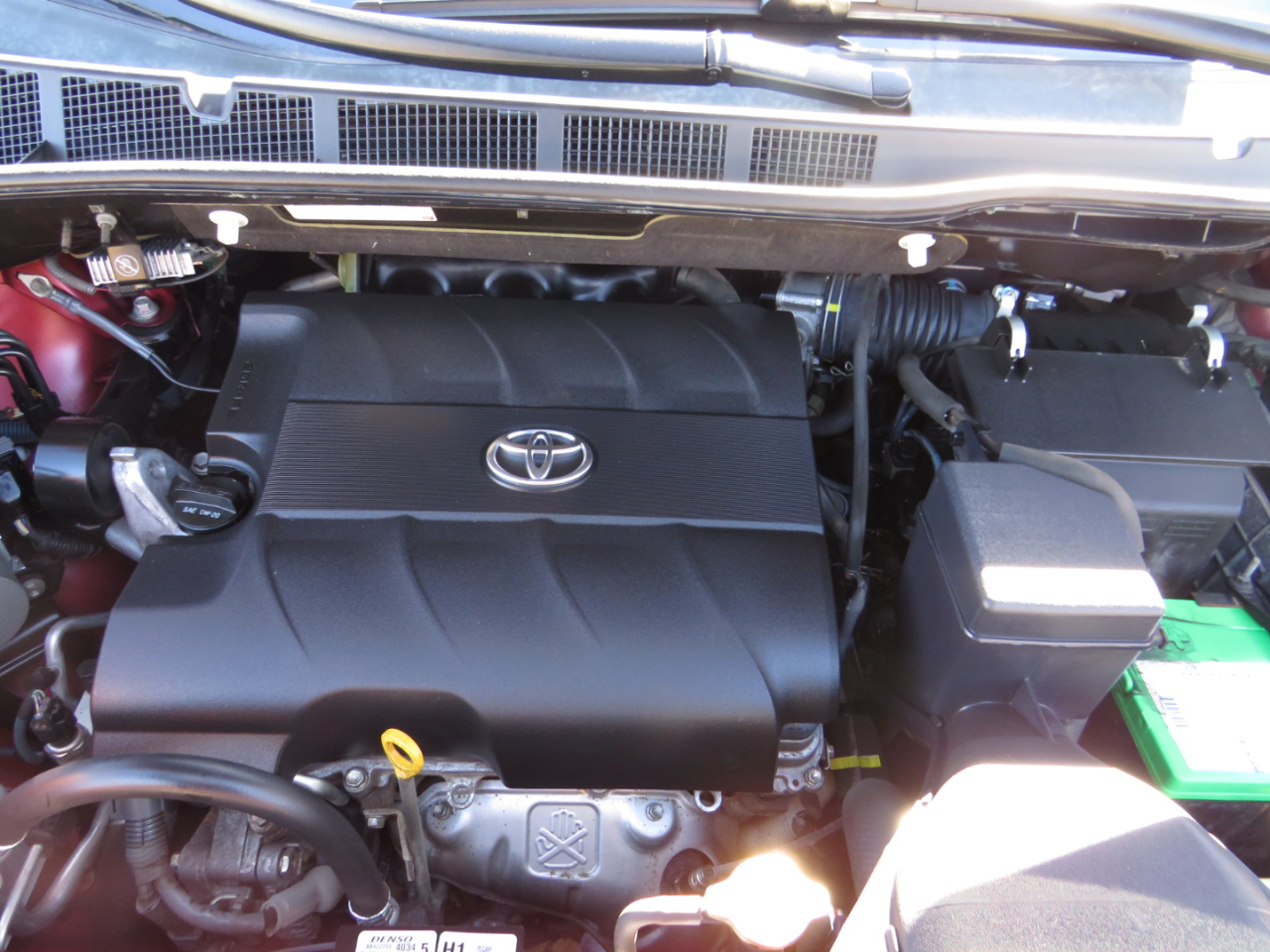 Toyota Sienna 5dr 7-Pass Van V6 LE FWD (Natl) 2011