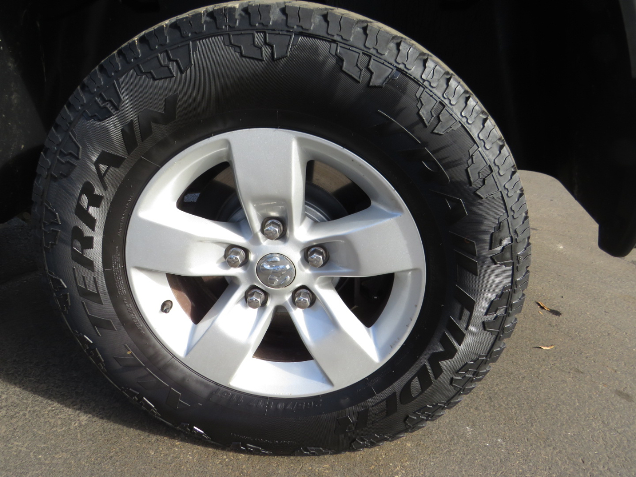 RAM 1500 2WD Quad Cab 140.5" SLT 2016