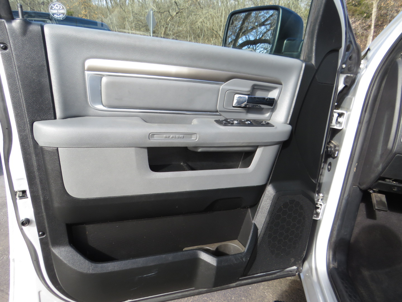 RAM 1500 2WD Quad Cab 140.5" SLT 2016