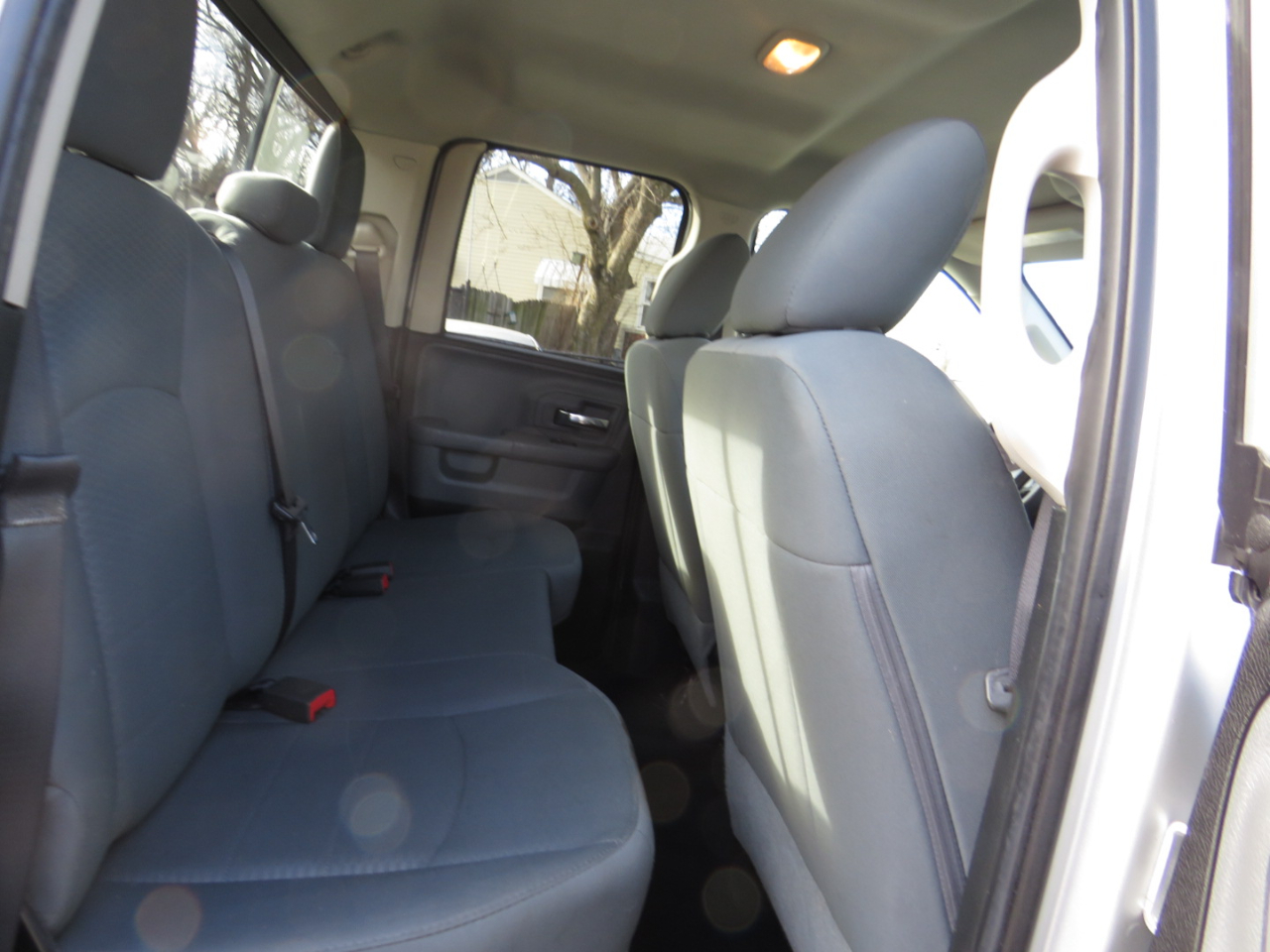 RAM 1500 2WD Quad Cab 140.5" SLT 2016