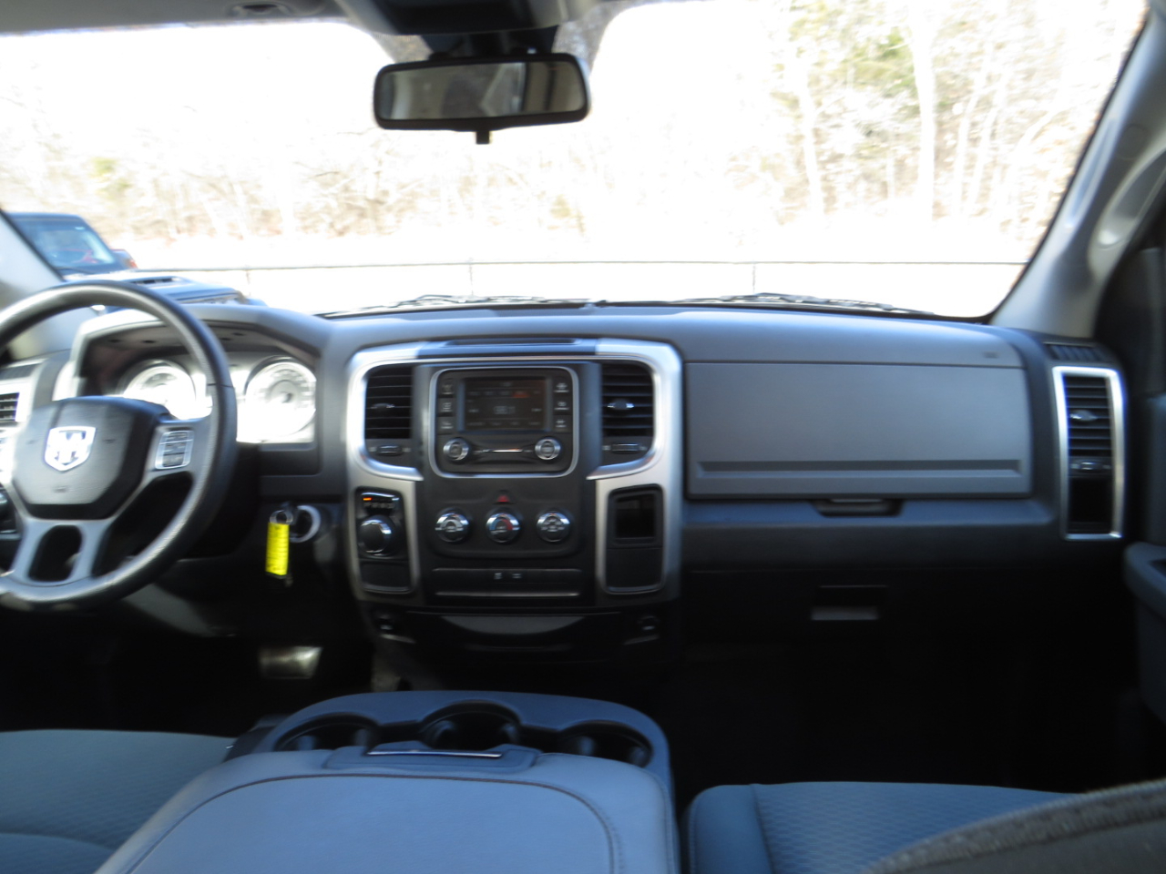 RAM 1500 2WD Quad Cab 140.5" SLT 2016