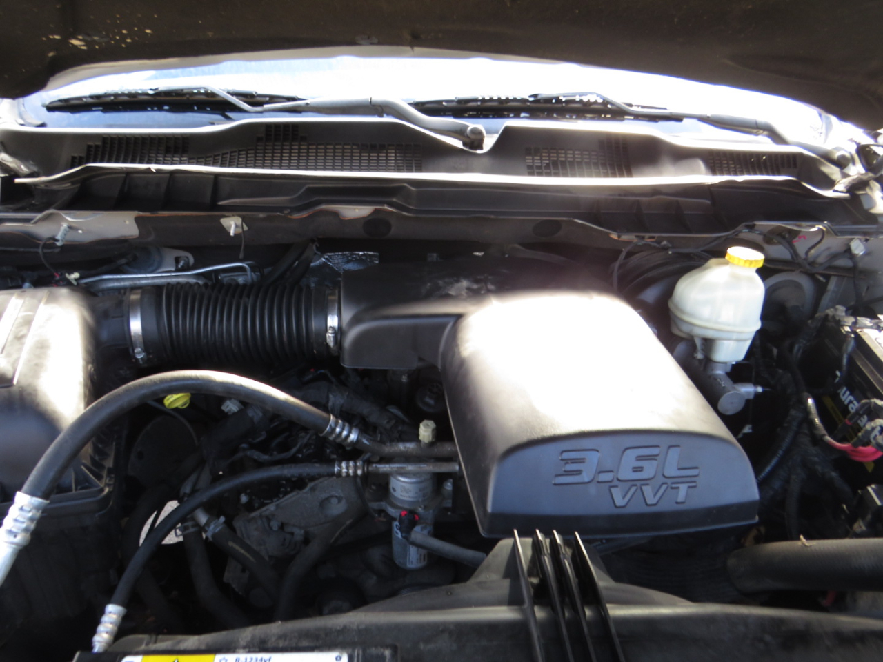 RAM 1500 2WD Quad Cab 140.5" SLT 2016