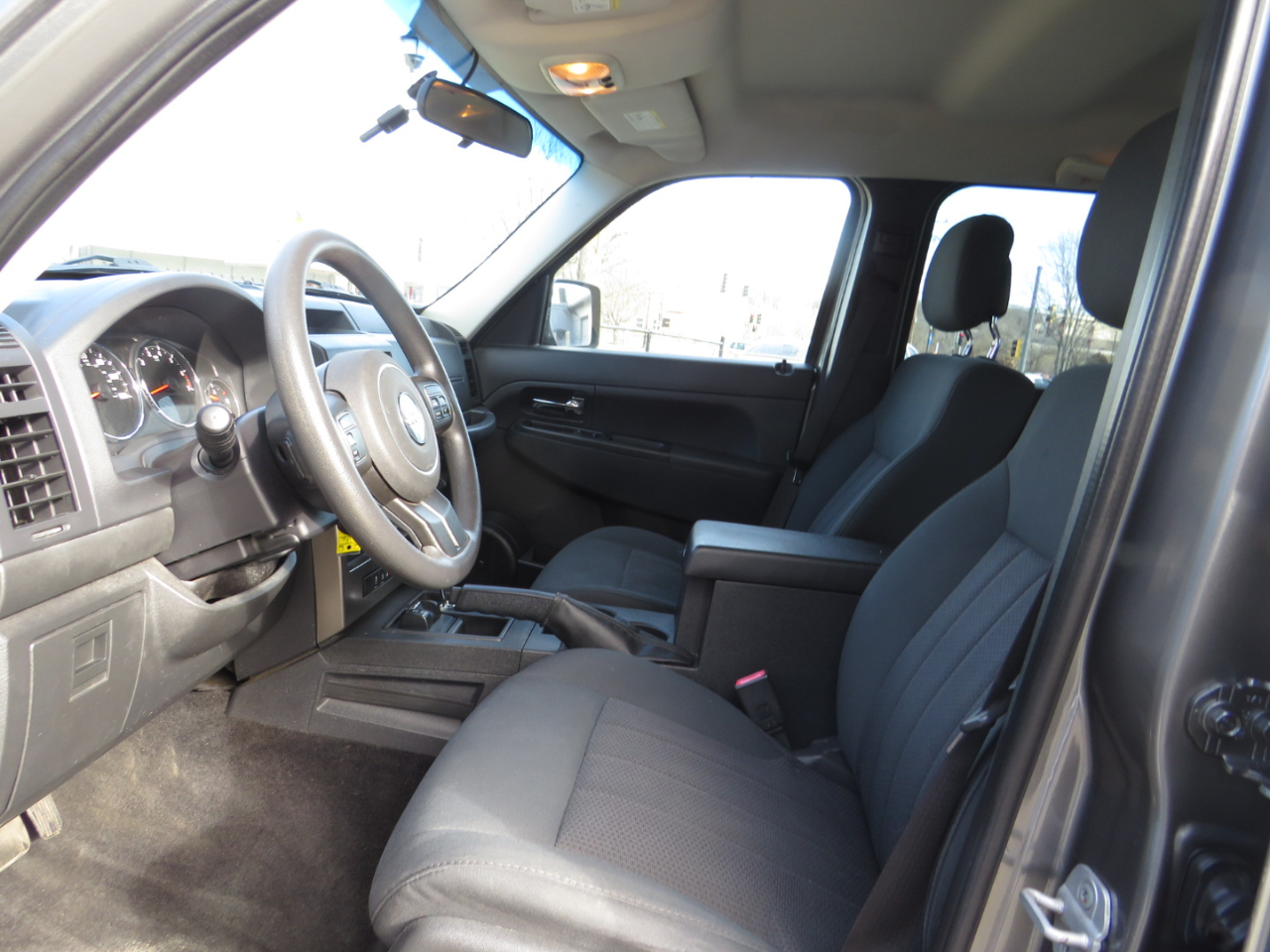 Jeep Liberty 4WD 4dr Sport 2012