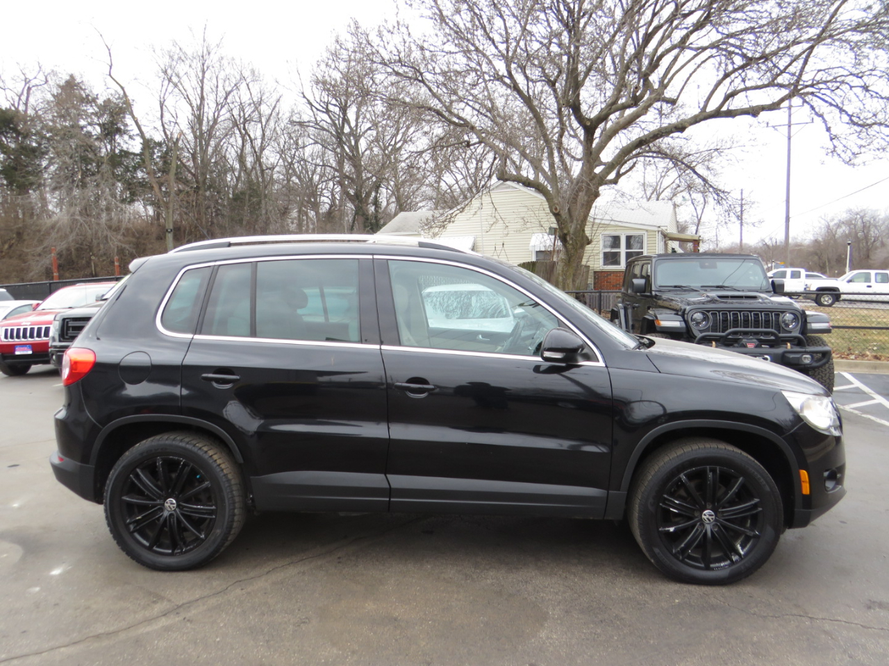 Volkswagen Tiguan 4WD 4dr S 4Motion 2011