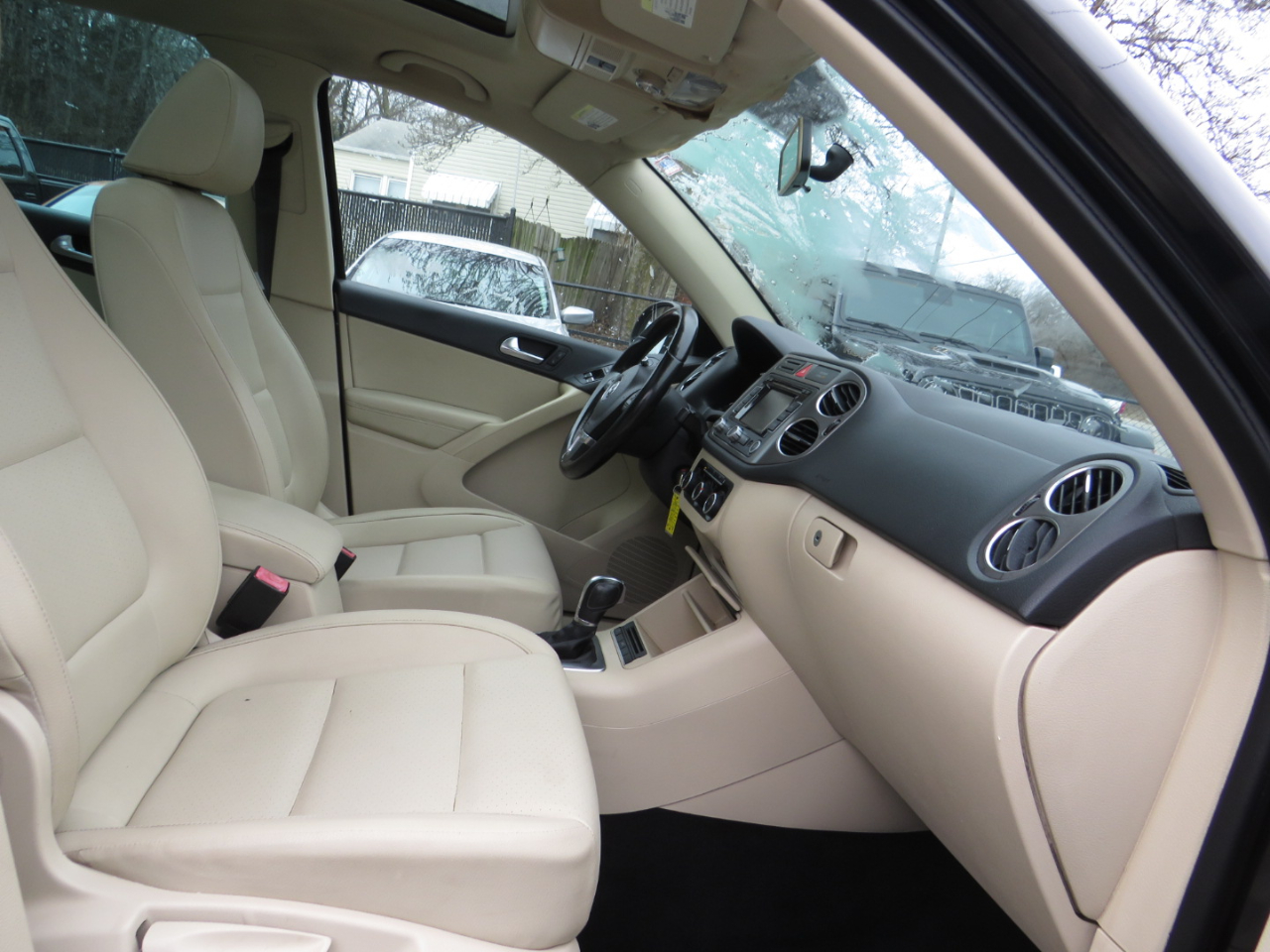 Volkswagen Tiguan 4WD 4dr S 4Motion 2011