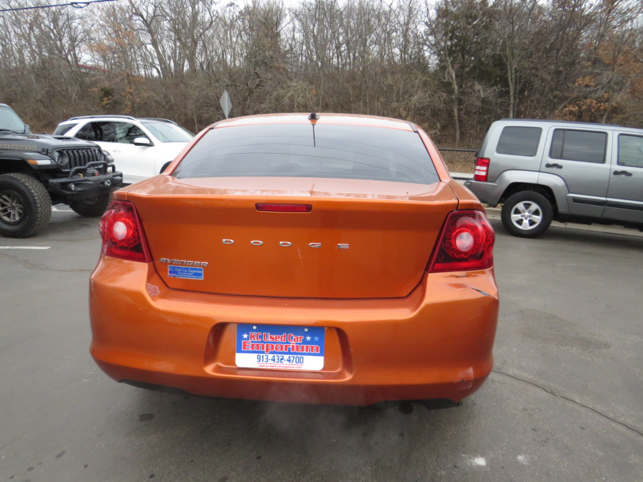 Dodge Avenger 4dr Sdn Lux 2011