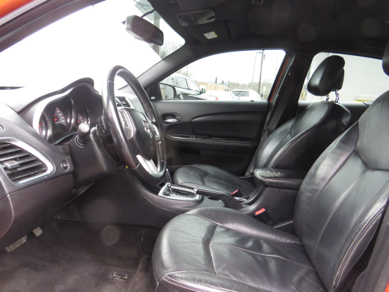 Dodge Avenger 4dr Sdn Lux 2011