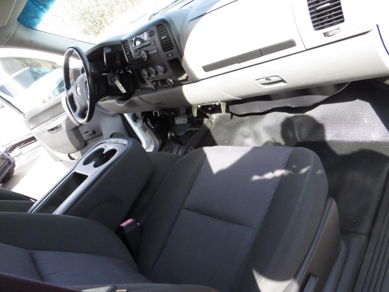 Chevrolet Silverado 1500 4WD Reg Cab 133.0" Work Truck 2012