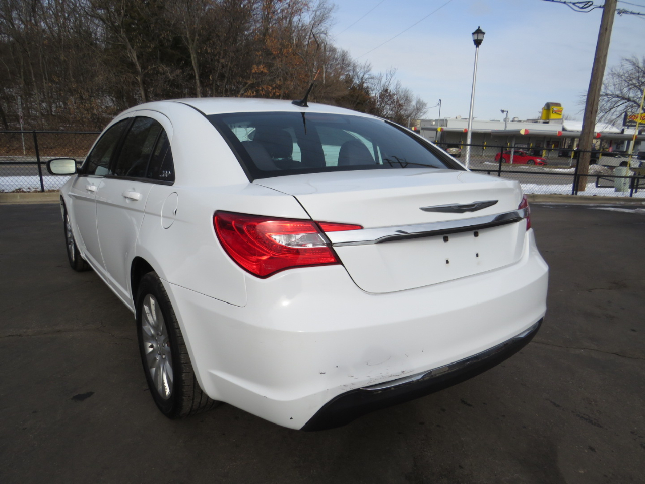 Chrysler 200 4dr Sdn LX 2013