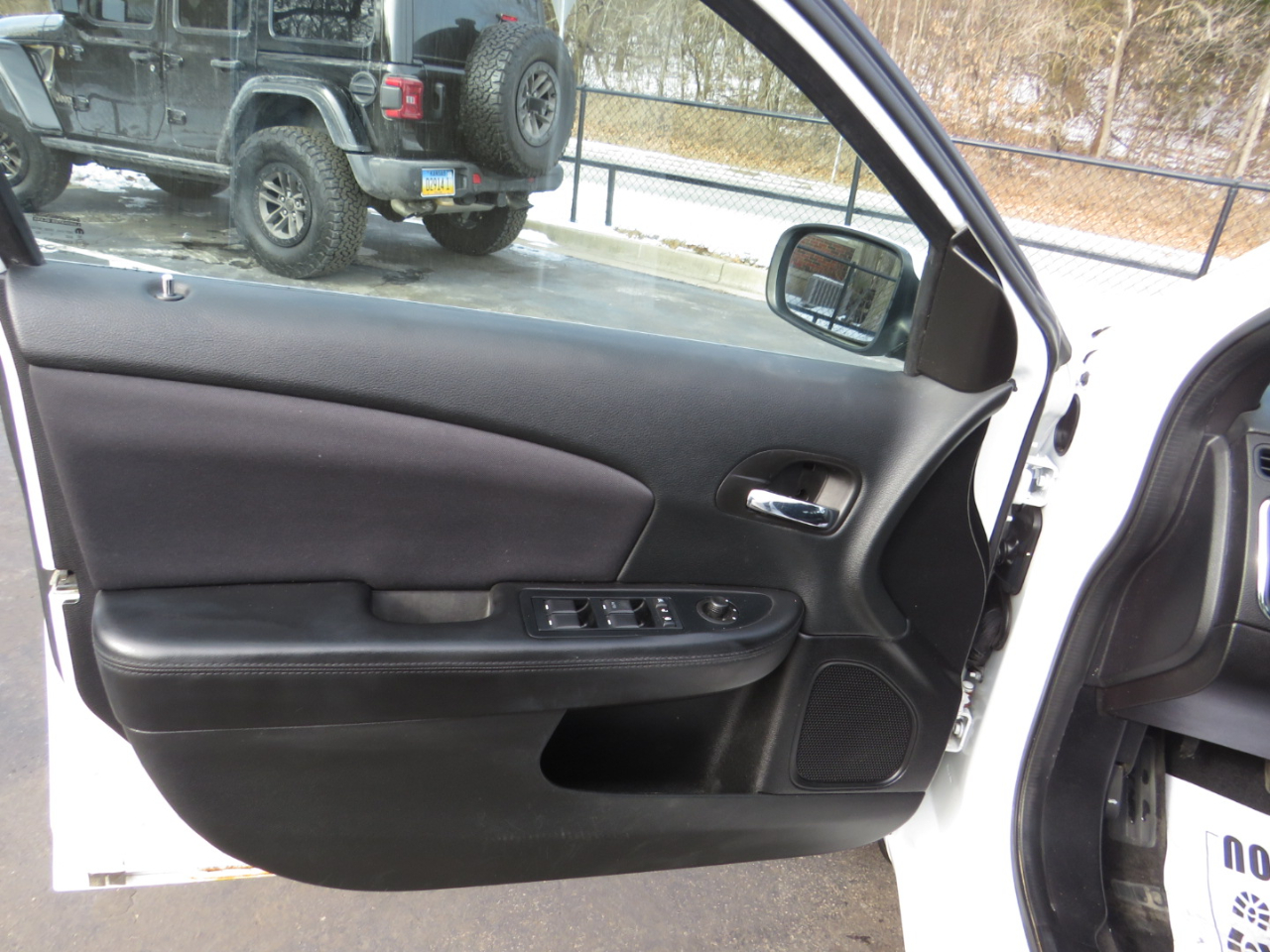 Chrysler 200 4dr Sdn LX 2013