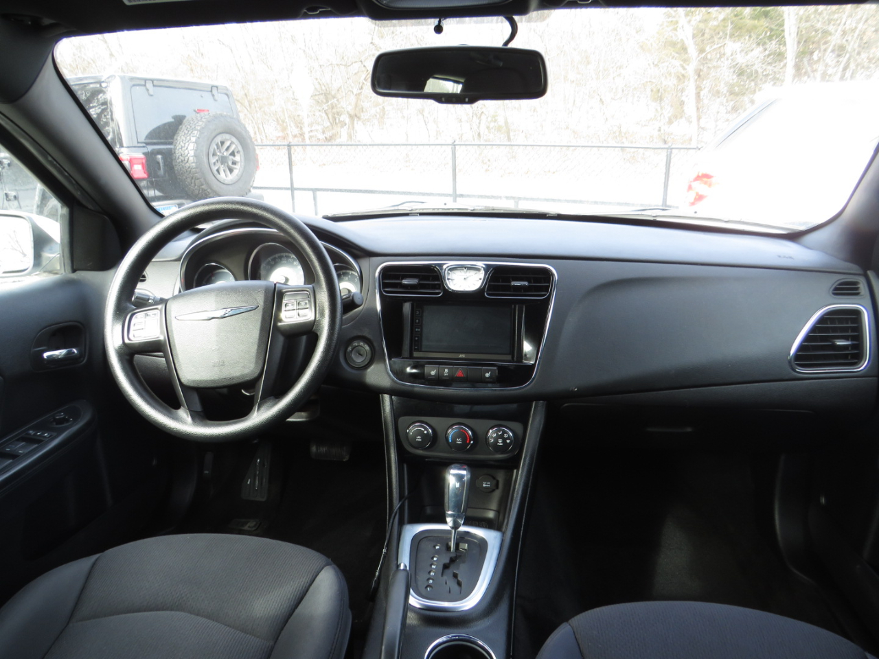 Chrysler 200 4dr Sdn LX 2013