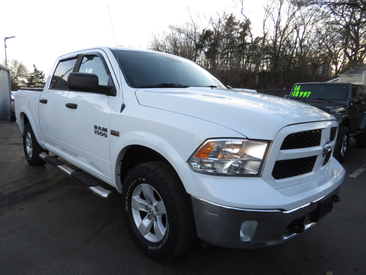 RAM 1500 4WD Crew Cab 140.5" Outdoorsman 2016