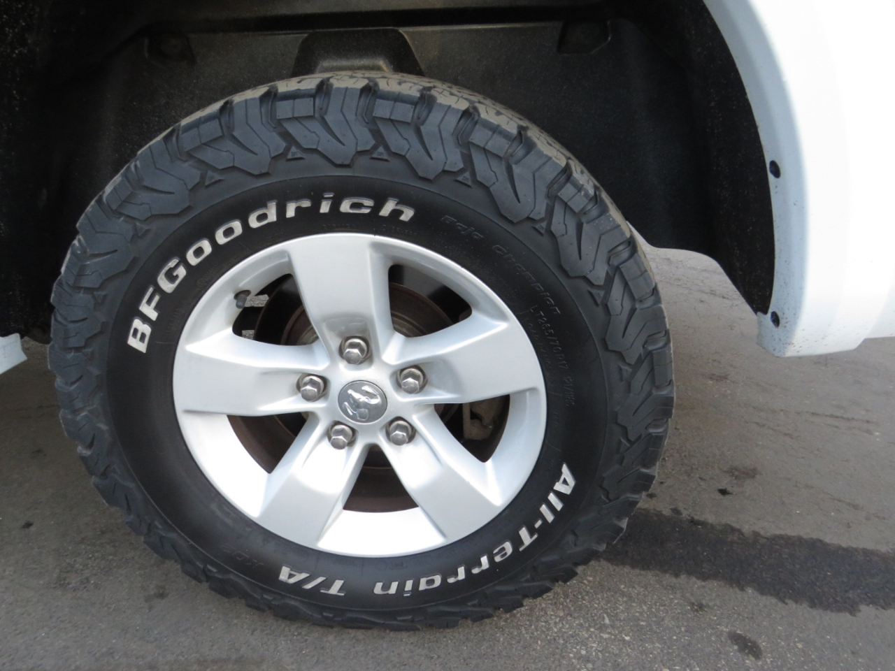 RAM 1500 4WD Crew Cab 140.5" Outdoorsman 2016