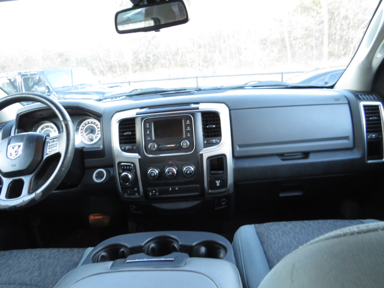 RAM 1500 4WD Crew Cab 140.5" Outdoorsman 2016