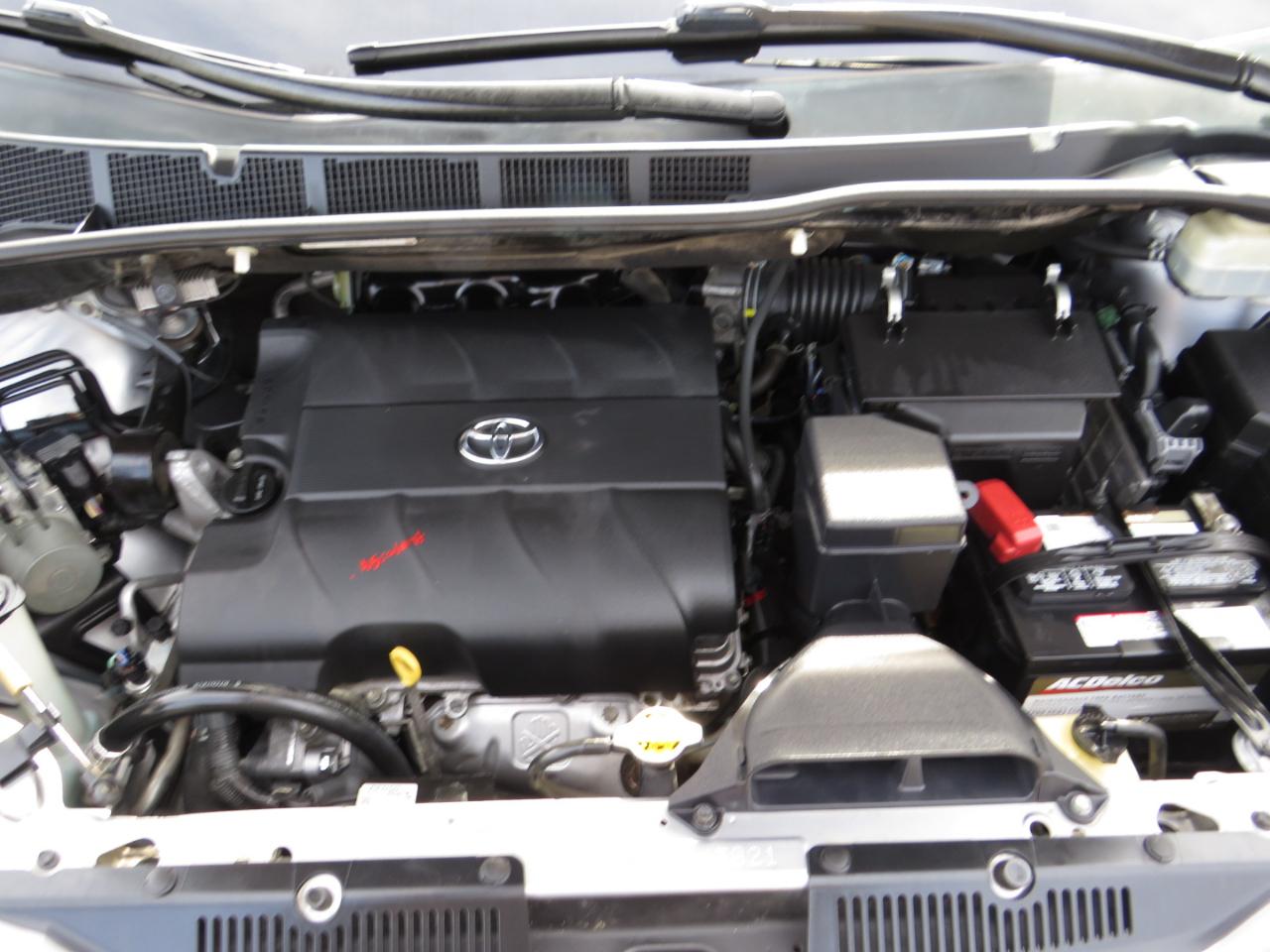 Toyota Sienna 5dr 7-Pass Van V6 XLE AWD (Natl) 2013